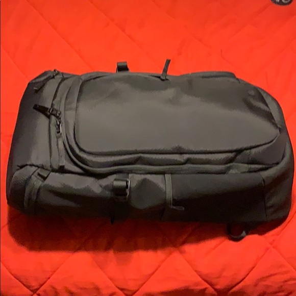 lululemon room to roam duffel review
